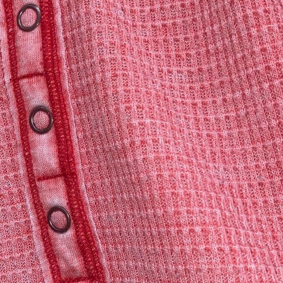 We The Free FP Kai Wm’s Sz Small Red Swingy Baby Doll Shape Henley Thermal Top - Picture 3 of 7